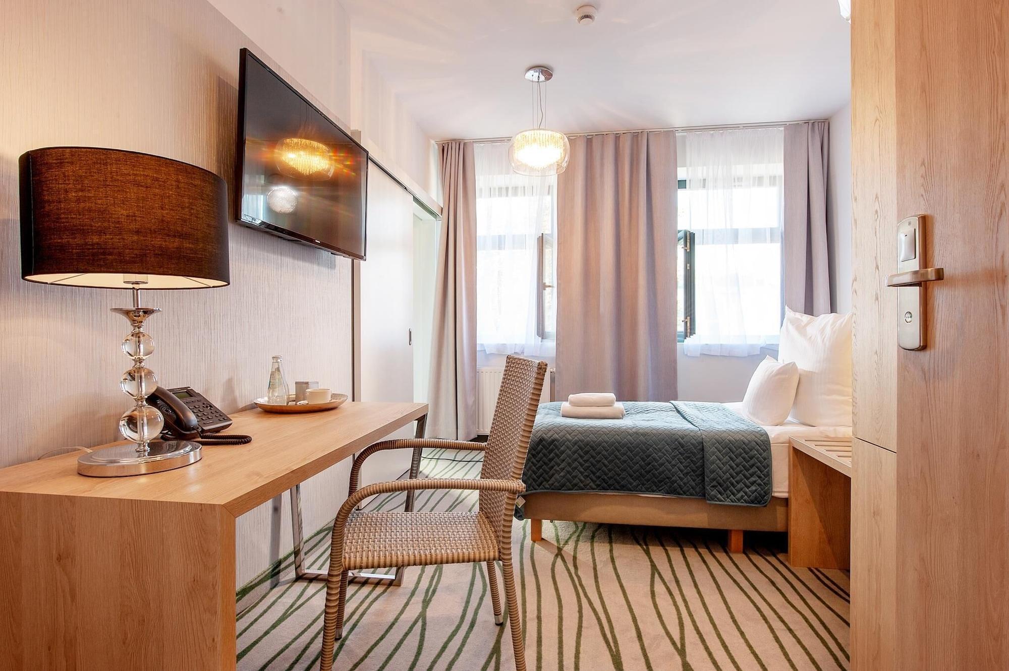 Plaza Boutique Hotel Краков Экстерьер фото